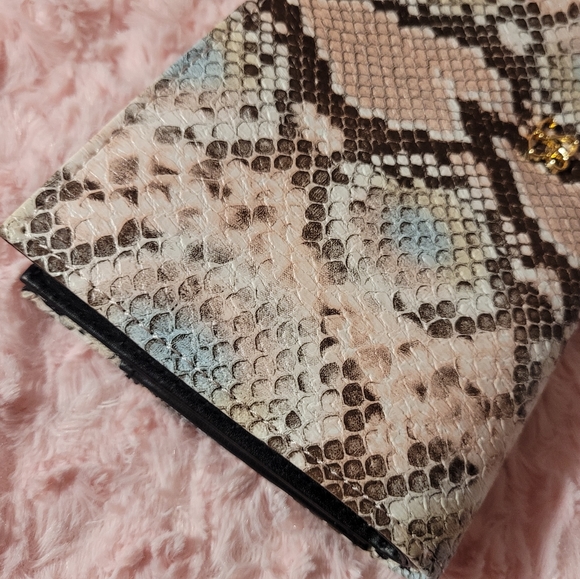 Hard To Find! Jessica Simpson large bifold/zip-around wallet. - Picture 13 of 16